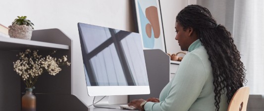 Remote-employee-on-pc-at-home-1035484