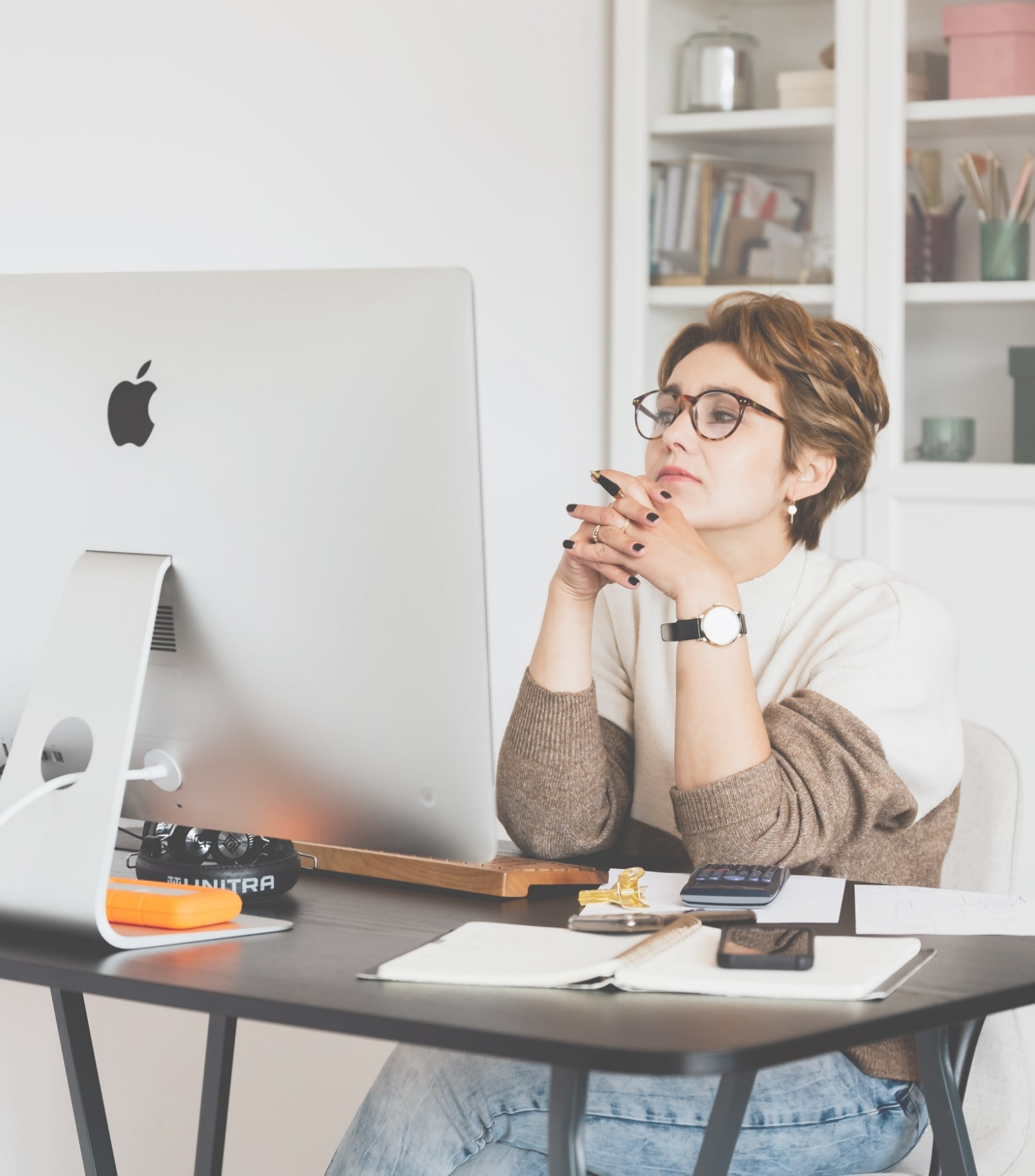 woman-laptop-min